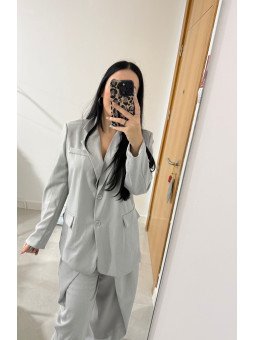 Chaqueta con hombreras