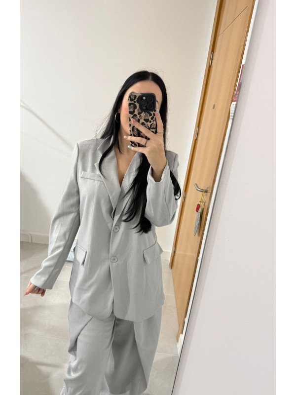 Chaqueta con hombreras